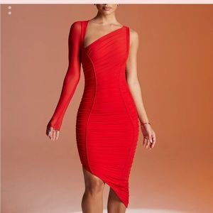 Oh Polly Kamilla
Asymmetric Single Sleeve Midi Dress in Red